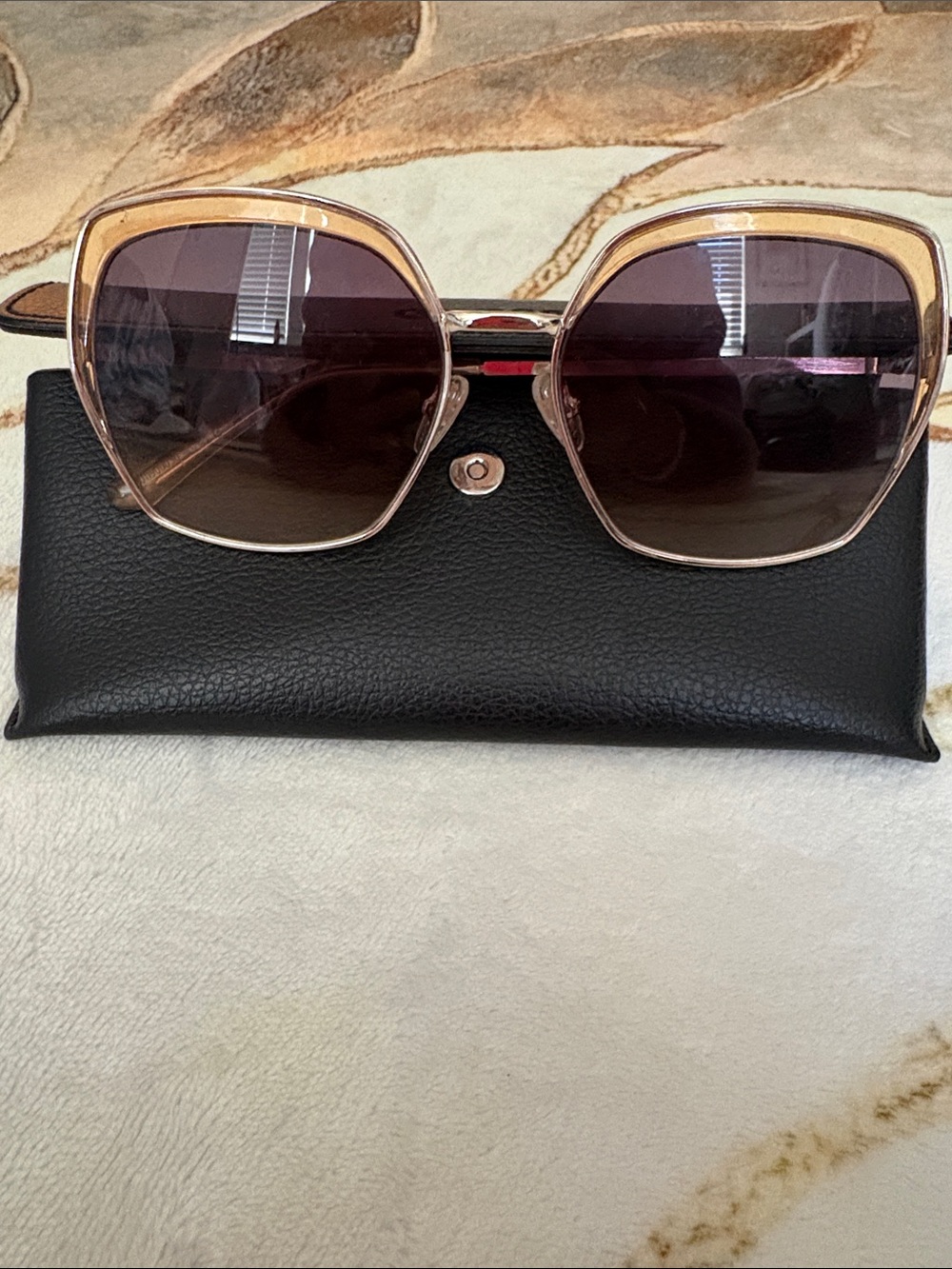 Guess Women’s Gold Rose-Tinted Oversized Sunglasses with Gradient Lenses